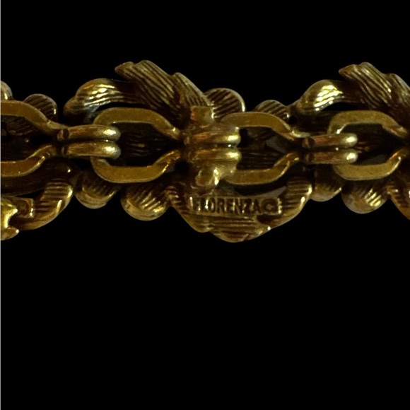 Elegant Vintage Florenza Gold and Faux Pearl Bracelet
(Missing 2 tiny pearls) - Picture 3 of 4